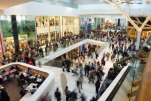 Crowd in a shopping centre to illustrate the threats of people committing acts of terrorism