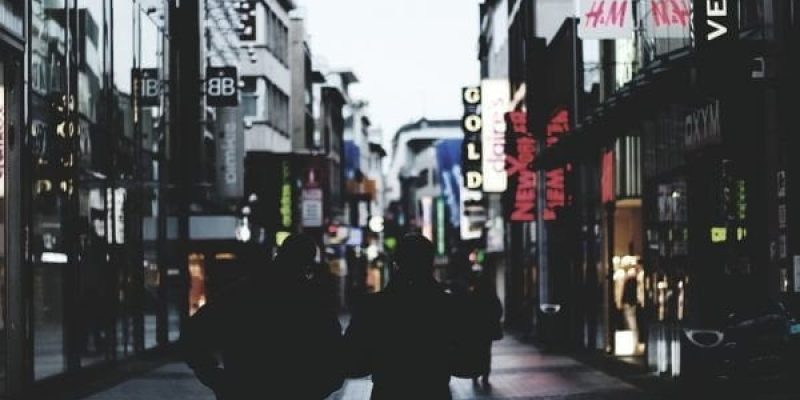 Image of People walking down a high street to support how a business can keep their business data safe and secure during the christmas holiday period